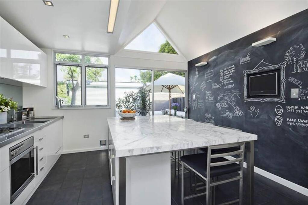 Stylishly presented period home in trendy East-end setting