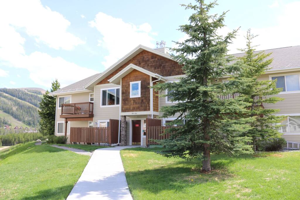 Cedar Creek Condo 50 with views of Andesite Mountain