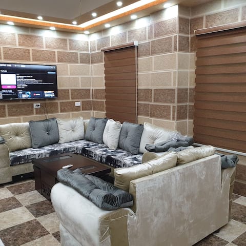 Atoom apartment with magnificent view on jarash