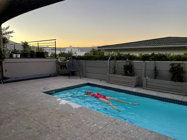Quiet 2 bdrm 2 bthrm high end apartment with pool gallery image 4