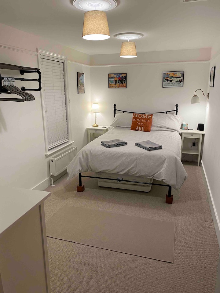 Bedroom 1-Double bed with en-suite bathroom. 