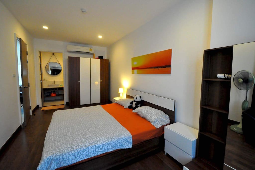 Master bedroom with king-size bed (180x200cm) and attached bathroom (see on the back of the photo)