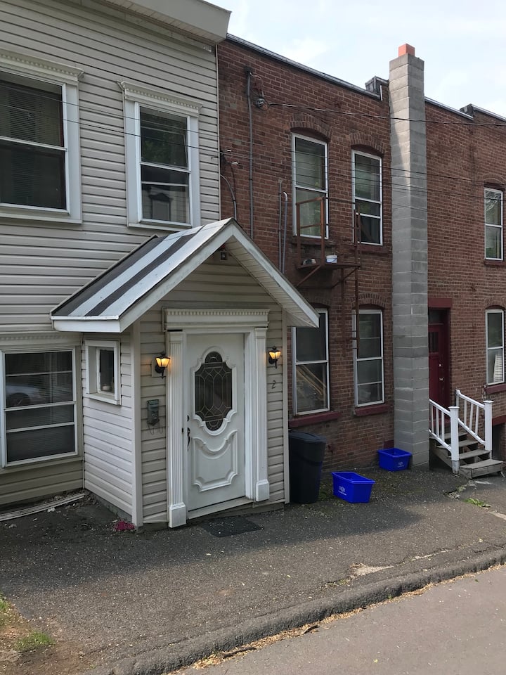 2 Bdr Apt - Space & Privacy W/ Great Value - Troy, NY