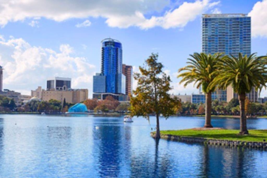 Lake Eola
Lake Eola is a 1.1 mile heavily trafficked loop trail located in Downtown Orlando, Florida