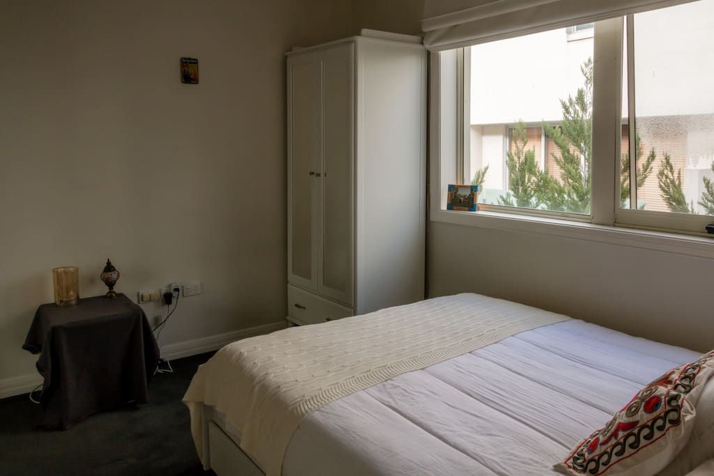 Super nice and natural lit bedroom with ensuite bathroom and lots of closet space to hang and fold your clothes during your stay! Queen bed and linen provided (towels included!)