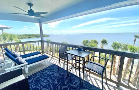 GULF-FRONT, 2/2, Top Floor, Pool, Boat Parking