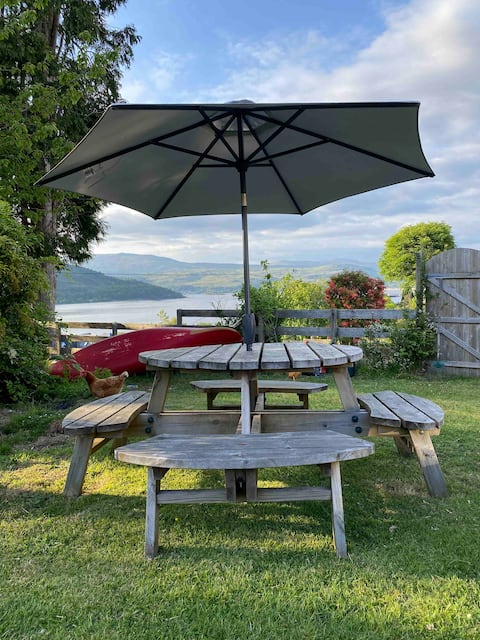 4 bedrooms, 2 bathrooms, views, garden & parking.