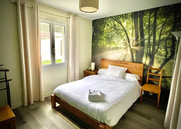 تم إعادة بناء غرفة النوم 2 في عام 2023، خزانة الملابس، فراش جديد 140 سم