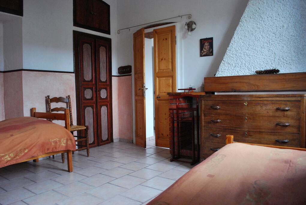 2nd bedroom