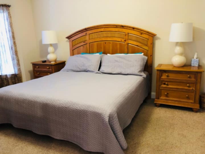 Huvudsovrum med dubbelsäng