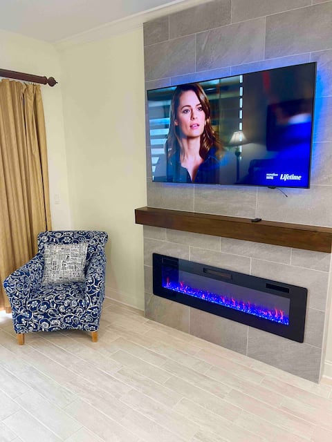 Popular Airbnb listing: Penthouse Lakeview Minutes to Disney/ Universal in Lake Buena Vista
