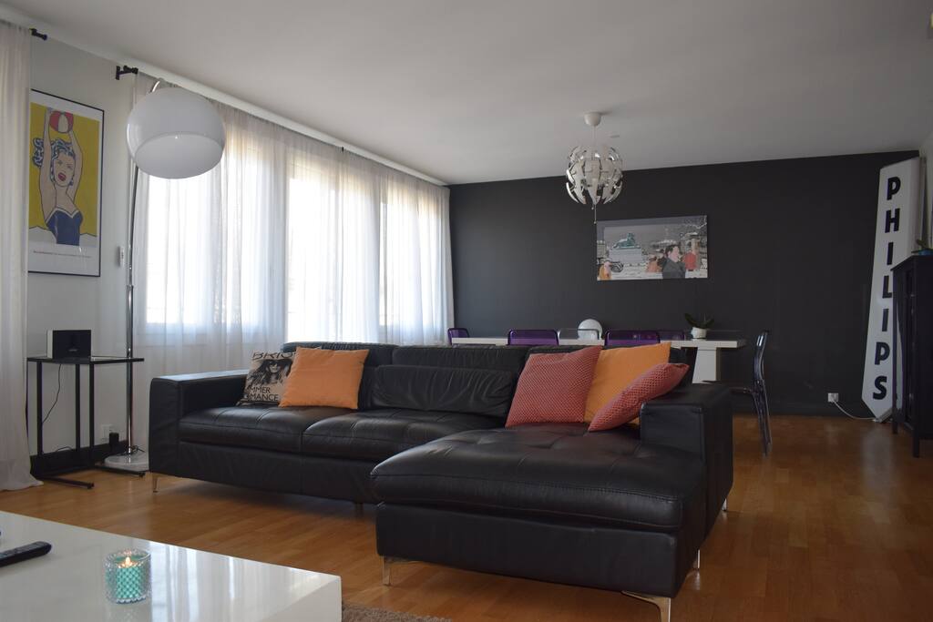 Salon - salle à manger de 40 m2 avec tv grand écran