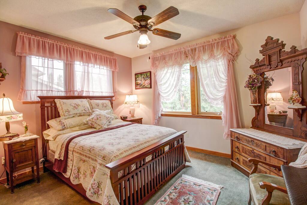 Main floor "Jessie's Room" $148.00 per night
