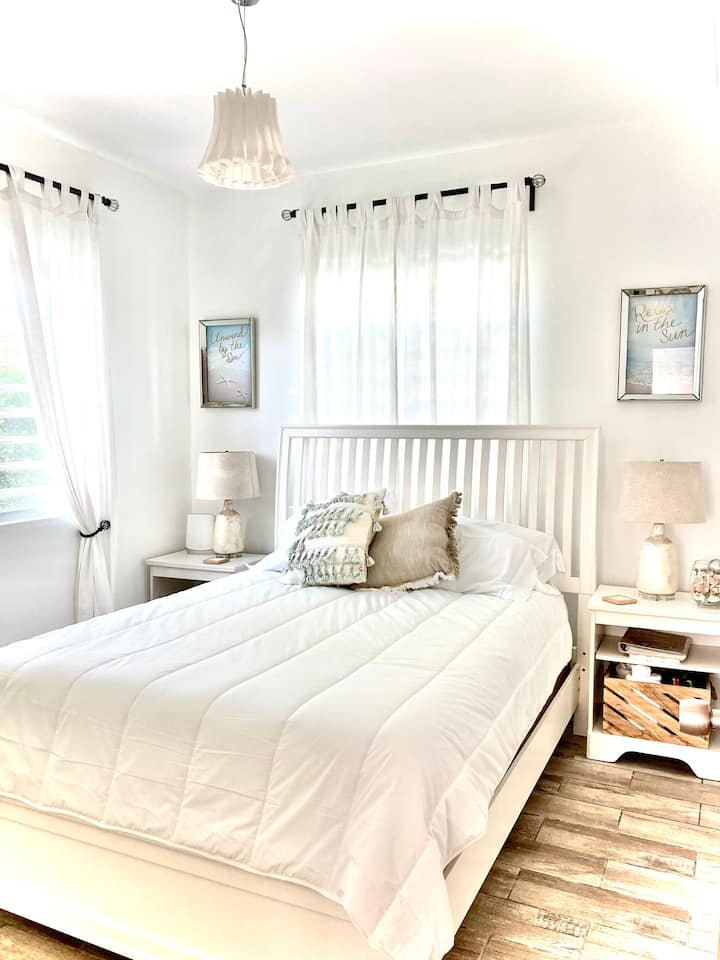 غرفة نوم 1 بسرير بحجم كبير. 