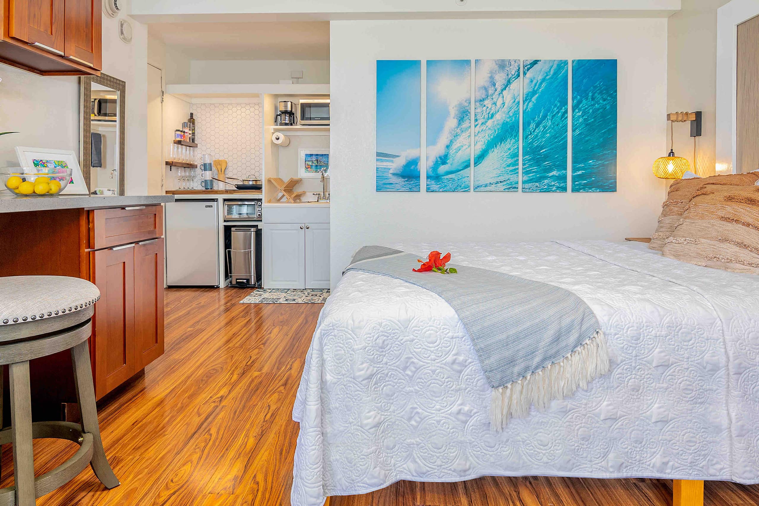 Condo in Honolulu · ★4.72 · Studio · 2 beds · 1 private bath - Image 7