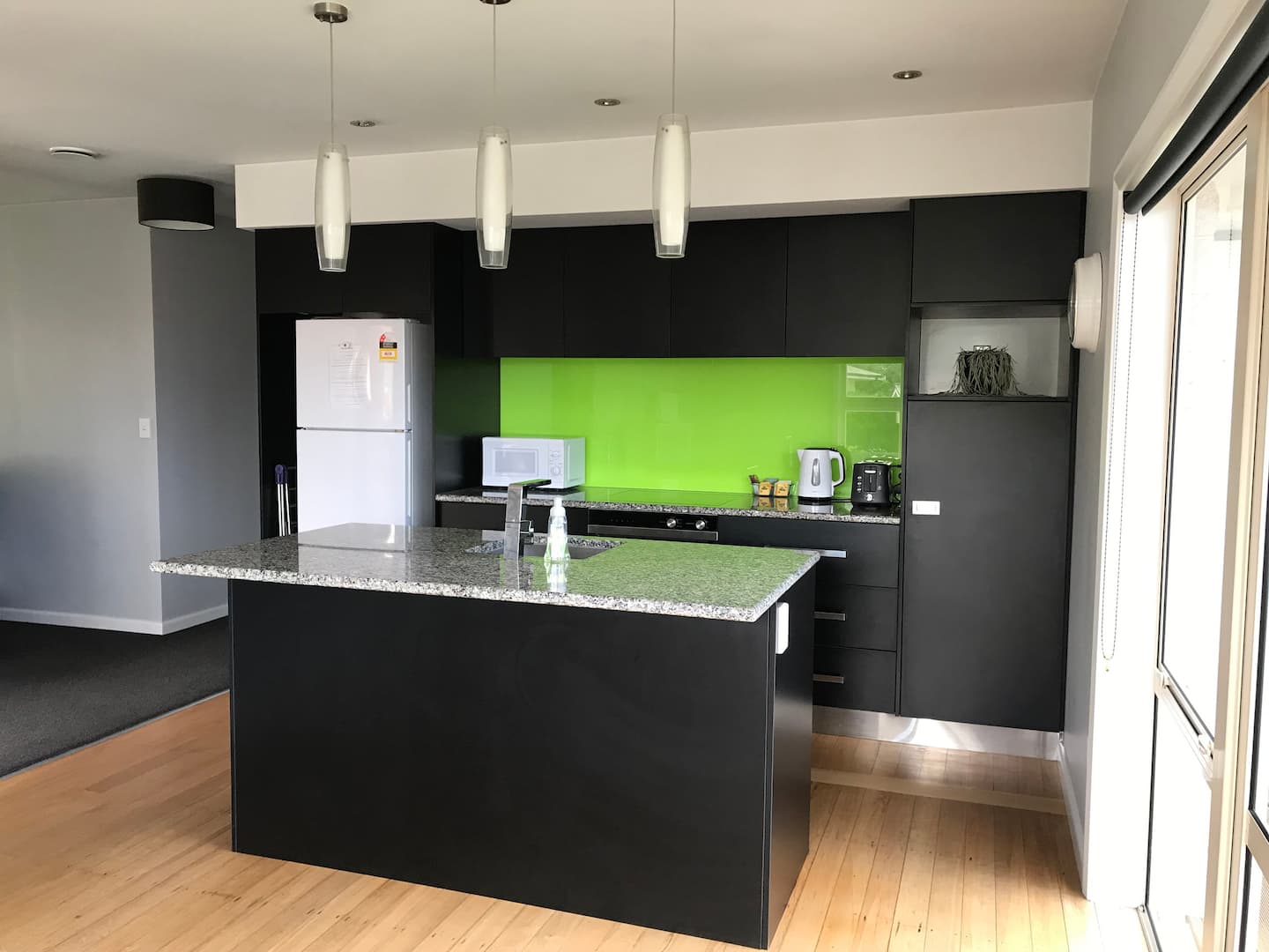 Six On Arum
Unlimited Wifi
Great Kitchen & Shower 5
