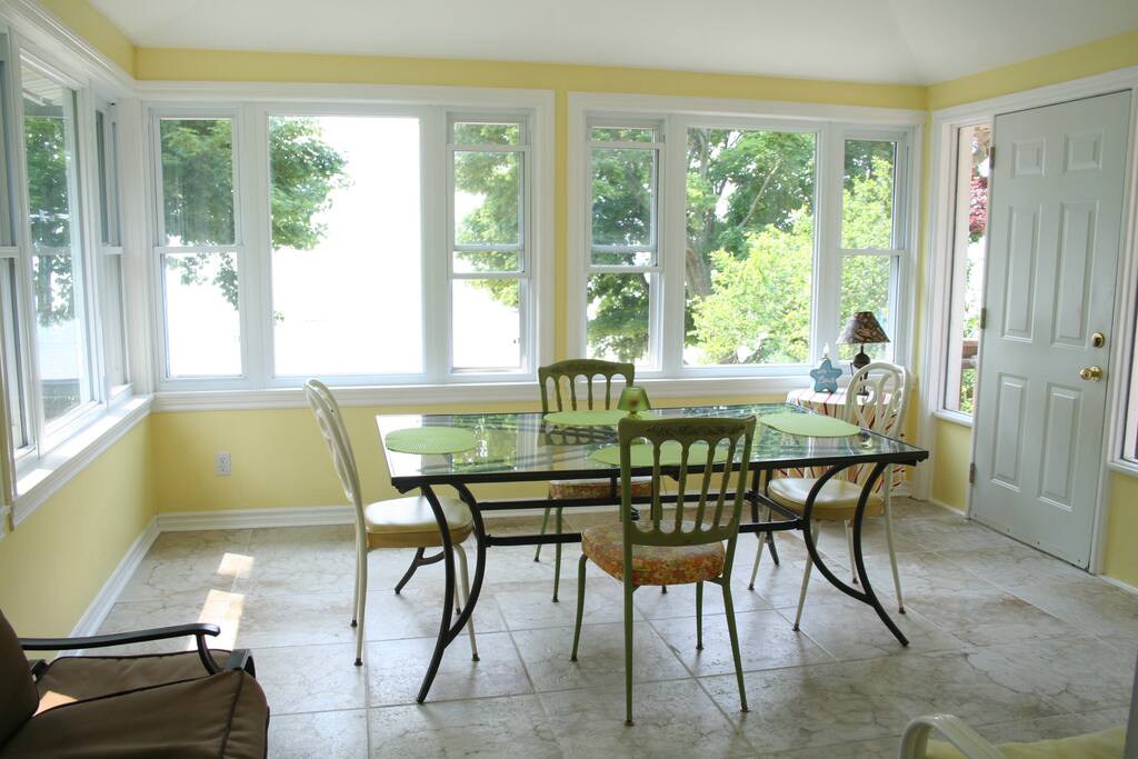 Lakefront Home On Crescent Beach 5 Bedrooms Houses For Rent In Fort Erie Ontario Canada