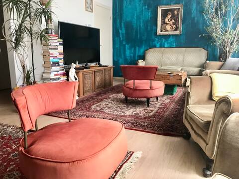 Antique spacious apartment in center of Kadıköy