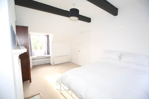 Gorgeous London flat NW11 large & 3 king bedrooms