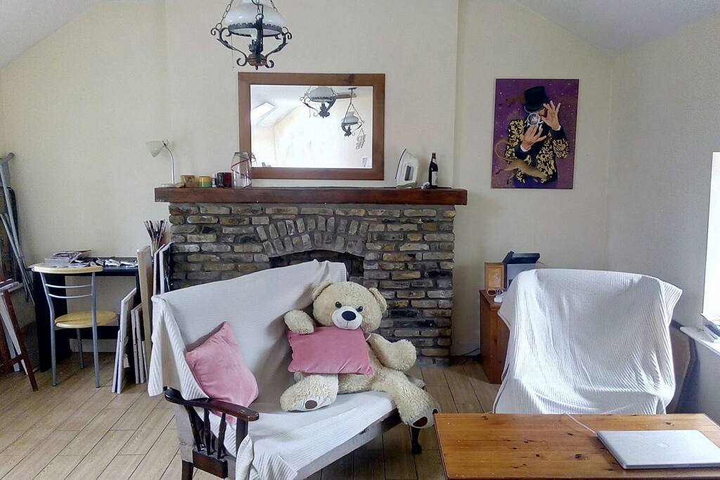 Very cosy sitting room. Perfect for tea and relaxing :)