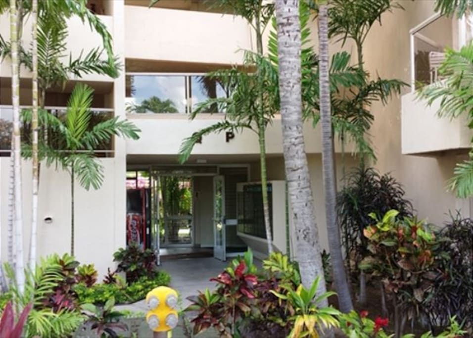 Maui Banyan exterior