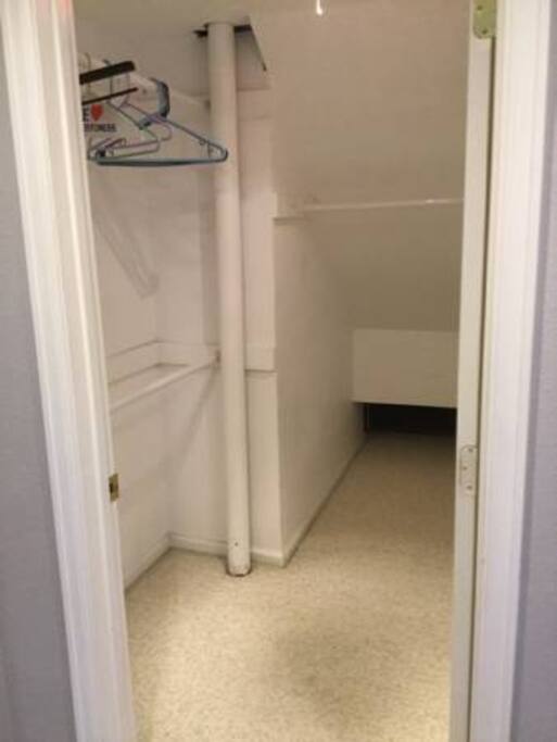 Walk-in-closet