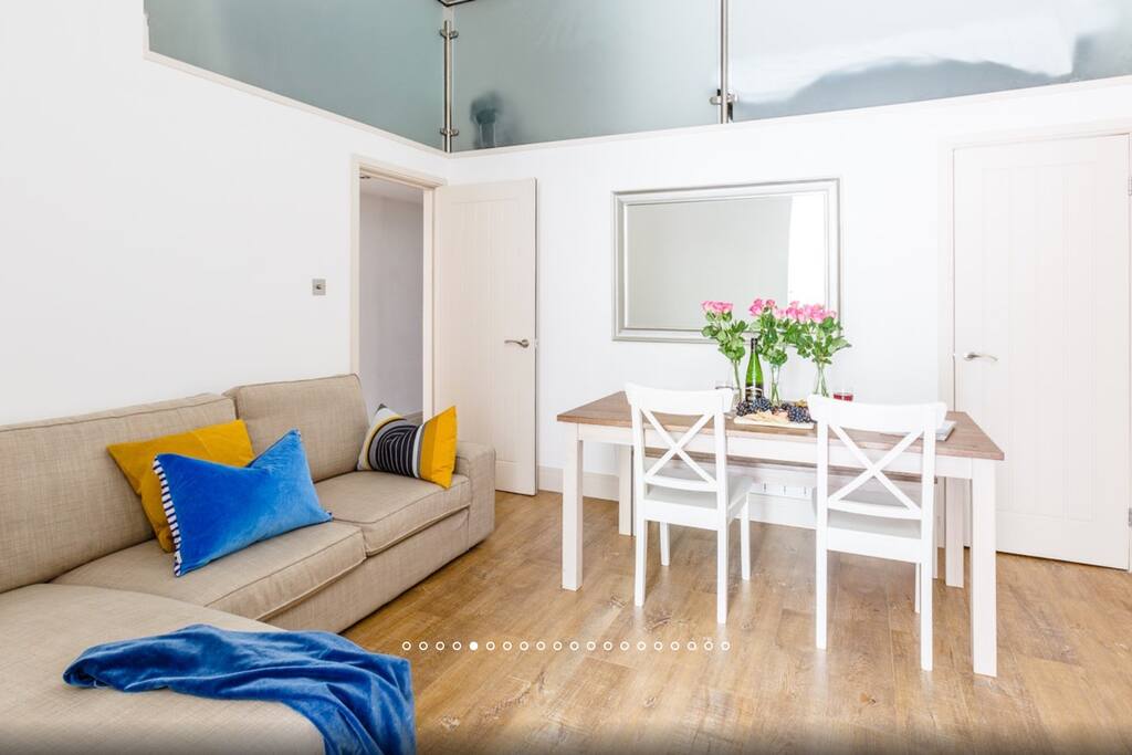 Living room / lounge