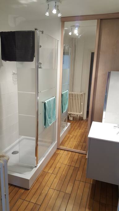 Bathroom/Salle de bain