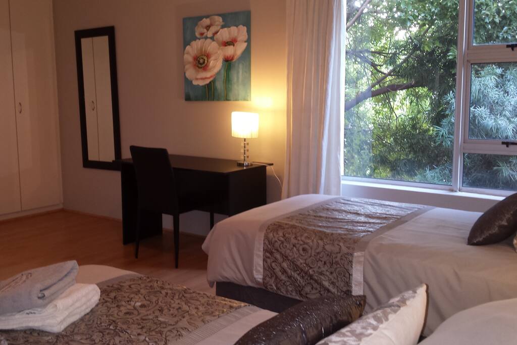 Spacious bedroom with work desk with WiFi