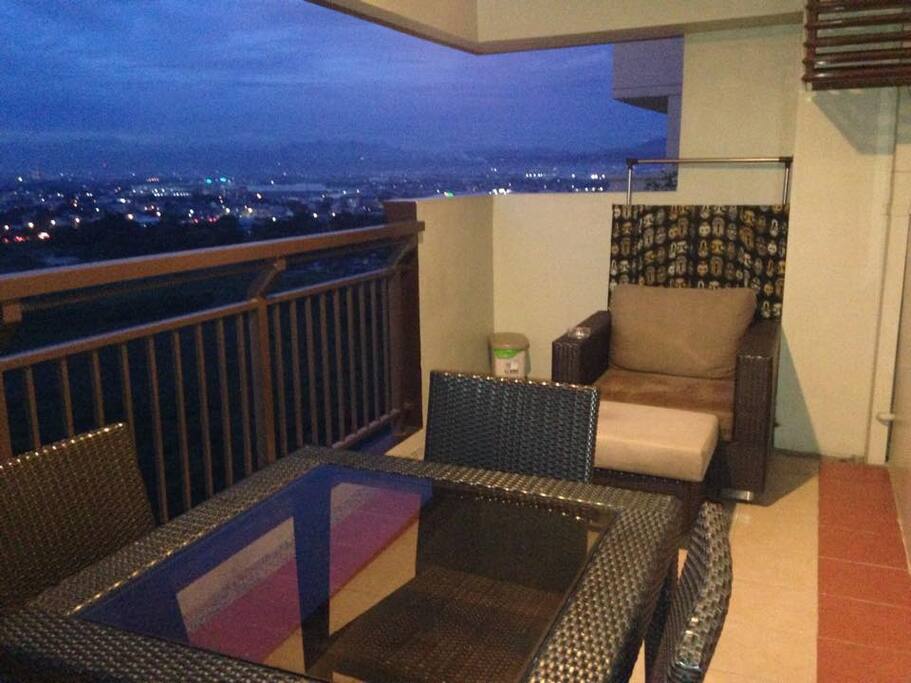 SKY LINE VIEW - PRIVATE BALCONY
