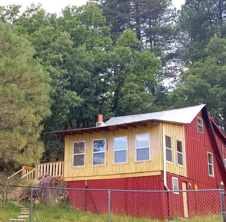 Enchanting Peaceful Cabin Houses for Rent in Cloudcroft, New Mexico