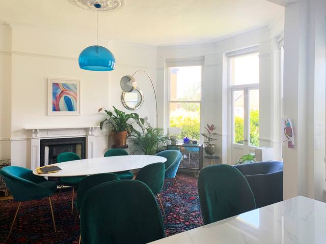 Large beautiful family home in central Bristol gallery image 4