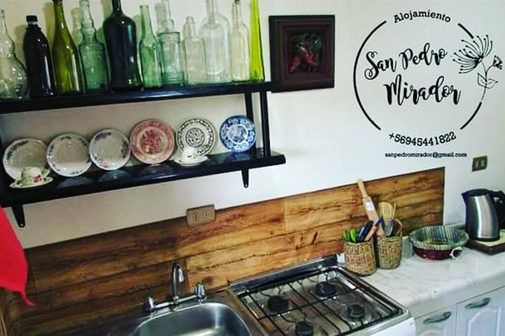 Bello espacios para compartir, cuenta con patio techado para picnic.