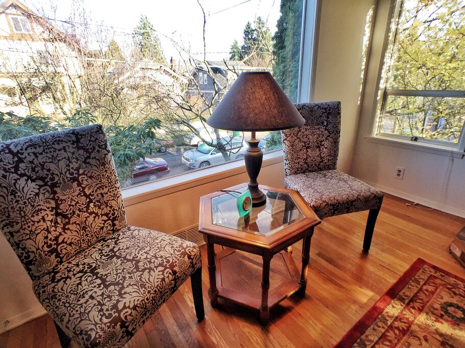 Reading area under front window