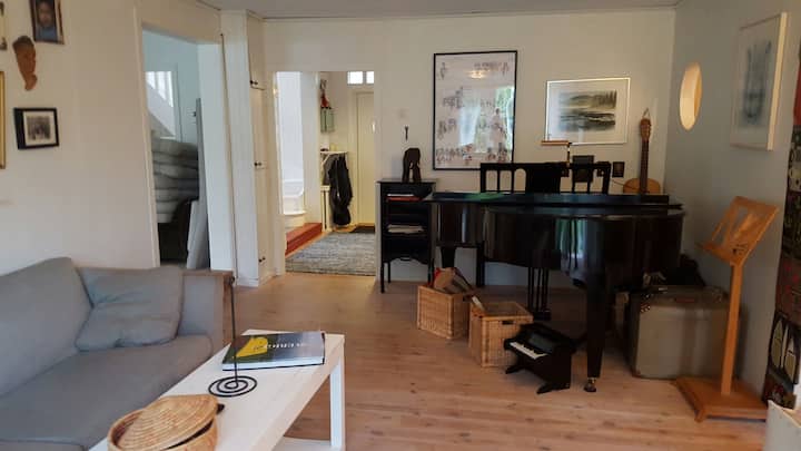 Sjönära Villa Med Vedeldad Bastu - Uppsala