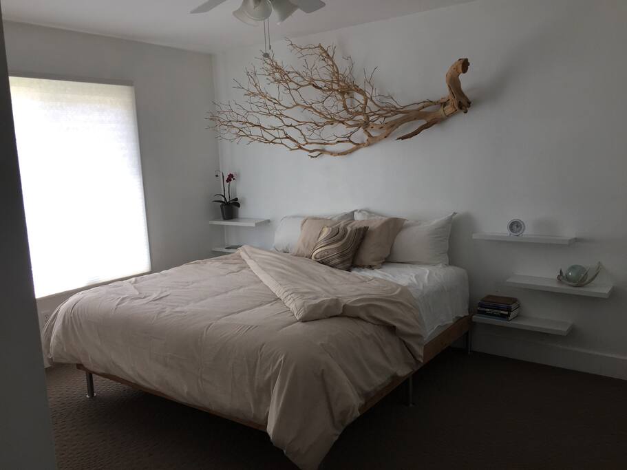 Master bedroom, king bed