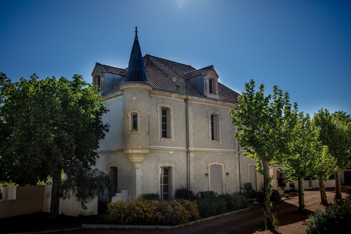 Lézignan-la-Cèbe Holiday Rentals & Homes - Occitanie, France | Airbnb