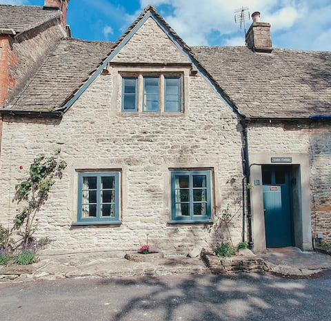 Stunning cosy Gable Cottage central location
