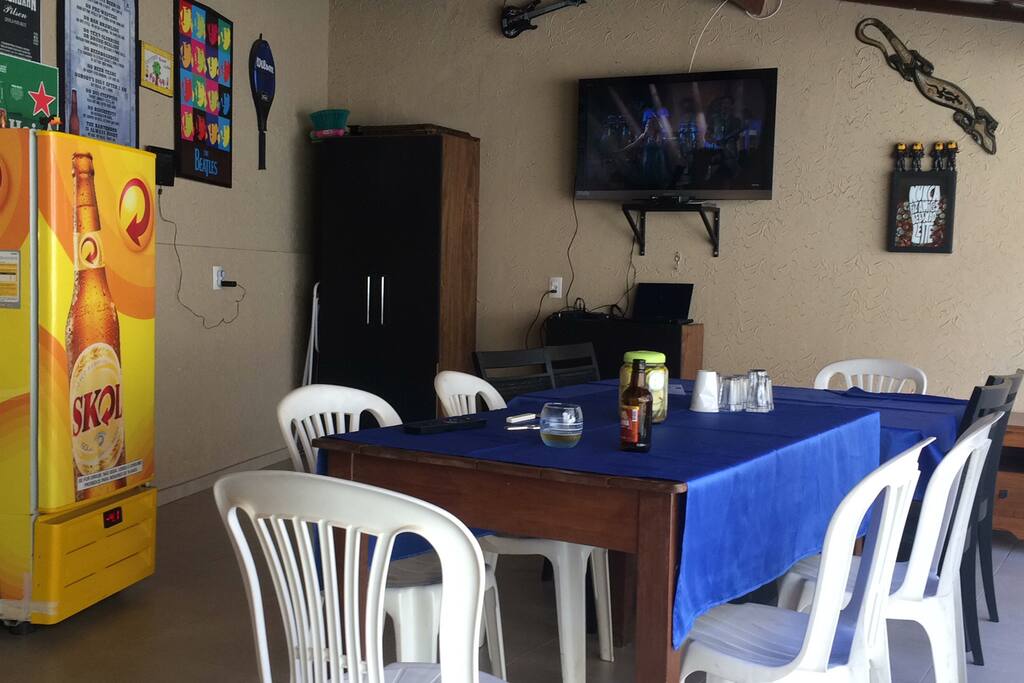 Espaço gourmet com TV, SKY e ducha