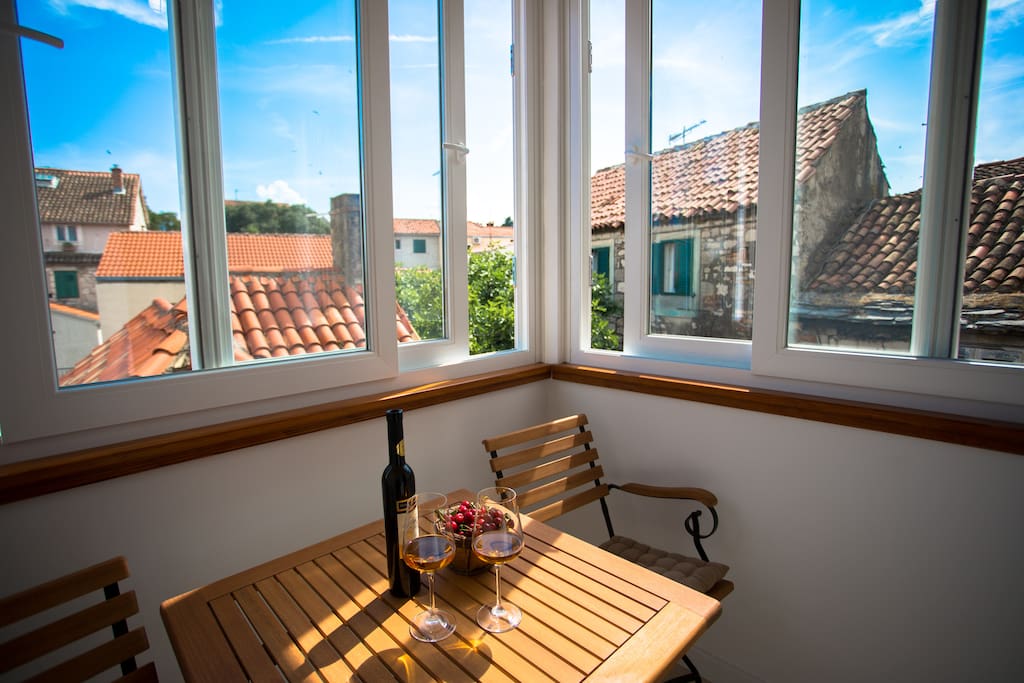 Terasse with the view on the old city!
(Here you can smoke)