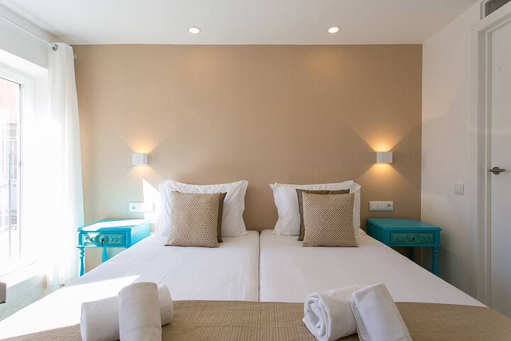 Building with 7 suite 14 guests near Rossio Square gallery image 5