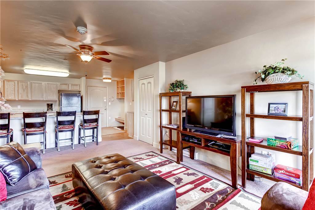 Oven,Shelf,Couch,Furniture,Food