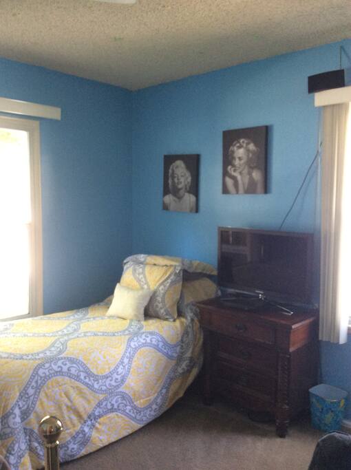 BED* can be a King or 2 twins or just 1 twin which means more room May 2016