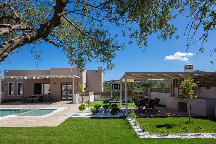 Koin Villa Sunrise, with Heated Pool & Whirlpool