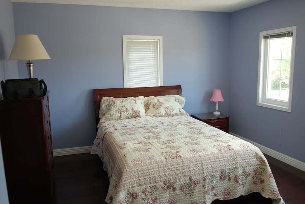 queen size bed with 3 piece ensuit bath