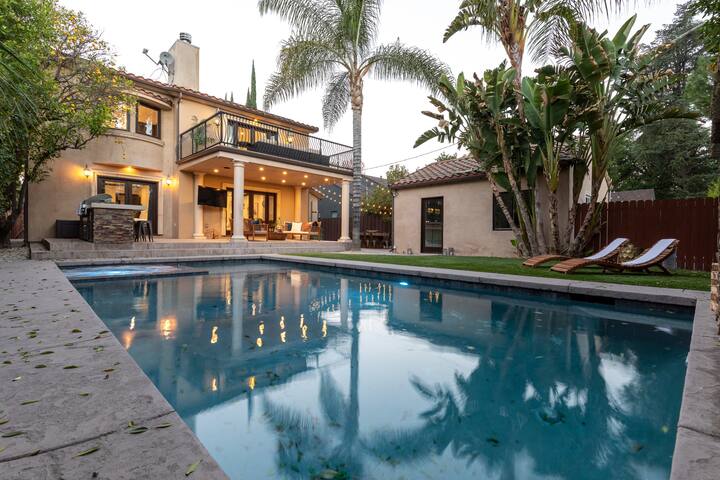 Stunning Mediterranean with pool, spa, bbq, gym. gallery image 2