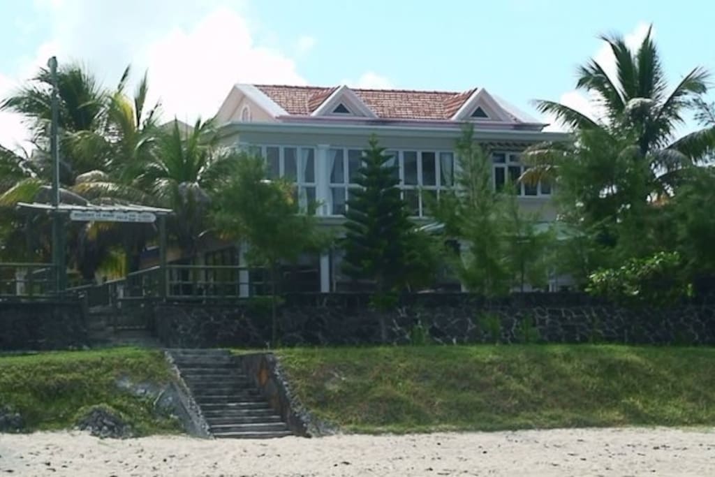 VMJ Waterfront beach villa