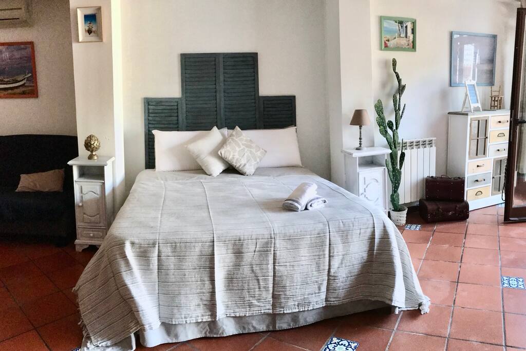 Main bed