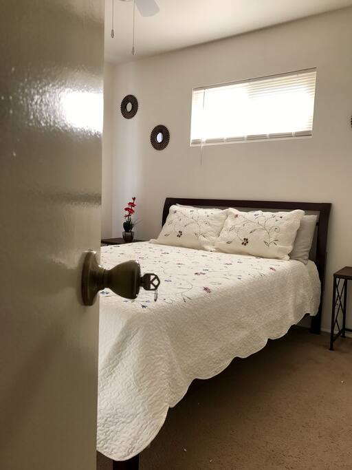 Keyed door knob for extra security and privacy