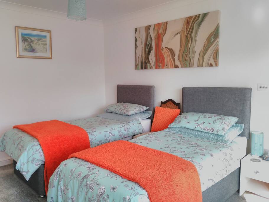 Twin 3ft beds that can be interlocked on request